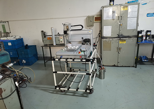 1744780653506687.jpg 机器部件点胶533.jpg